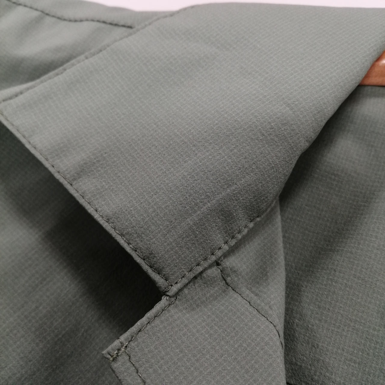 襟内側に薄い傷有