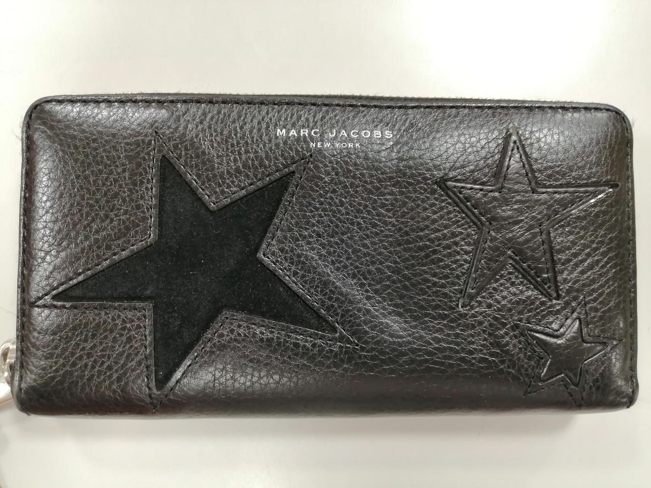 美品希少】MARC JACOBS 日本限定 スター ラウンドジップ 長財布 美品希少】MARC JACOBS 日本限定 スター ラウンドジップ 長財布