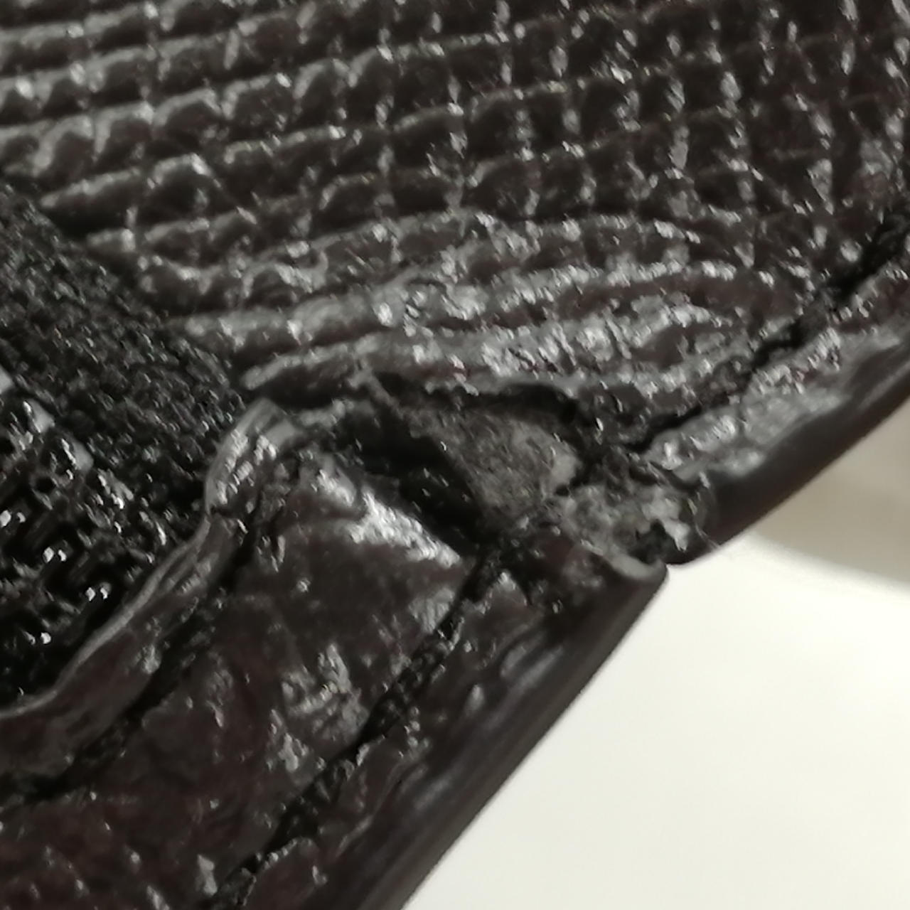 内側折り目に傷有