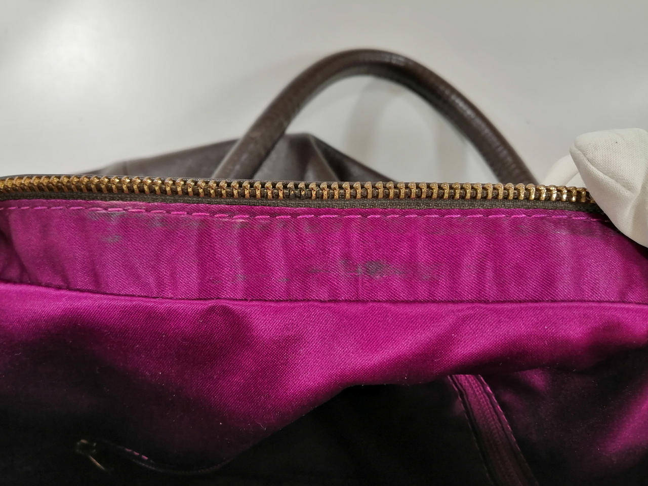 ファスナー内側黒ずみ大