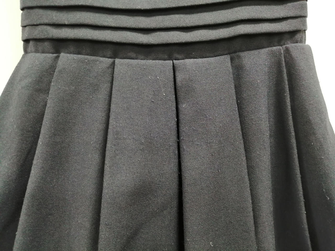 スカート腹部毛羽立ち有