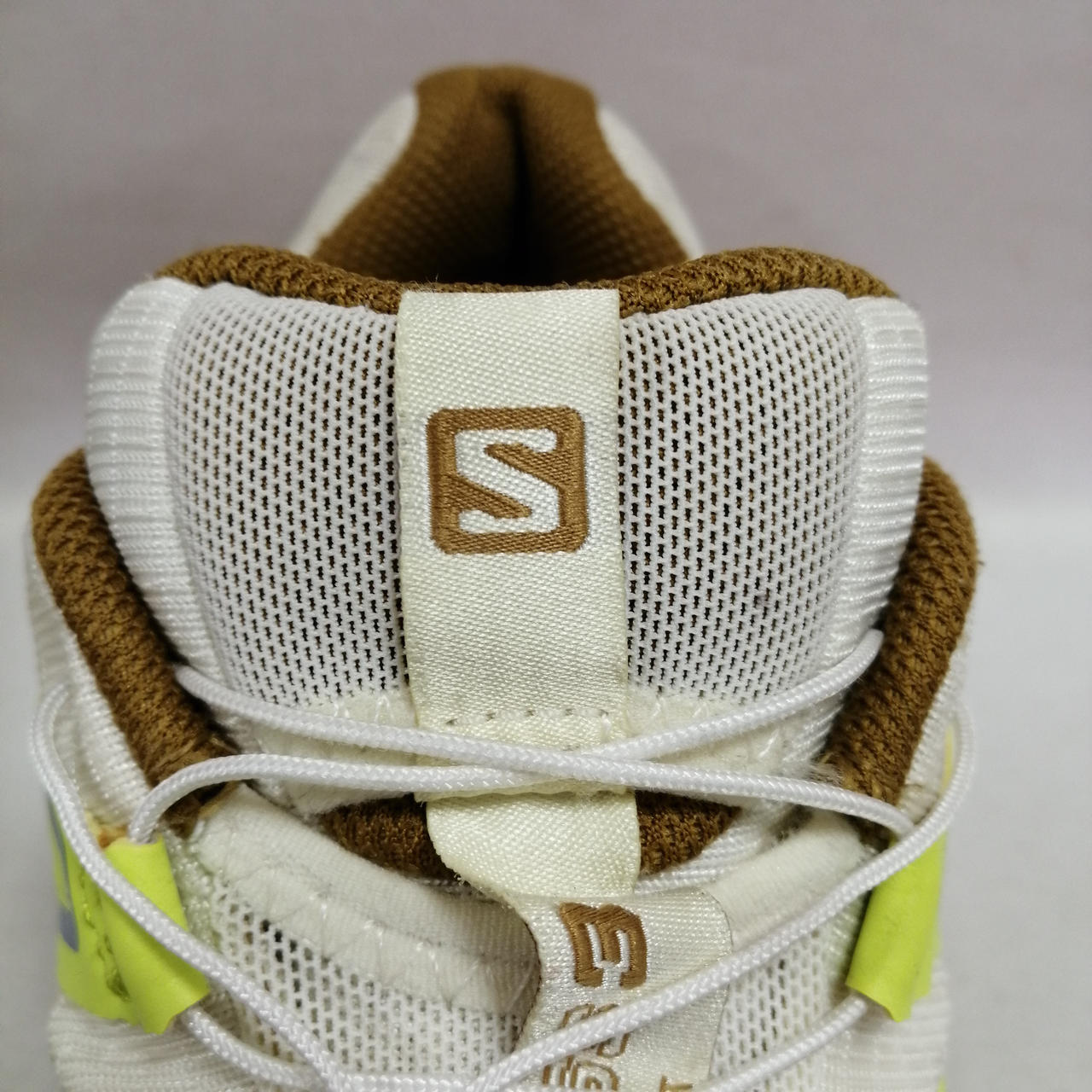 左足タン汚れ有