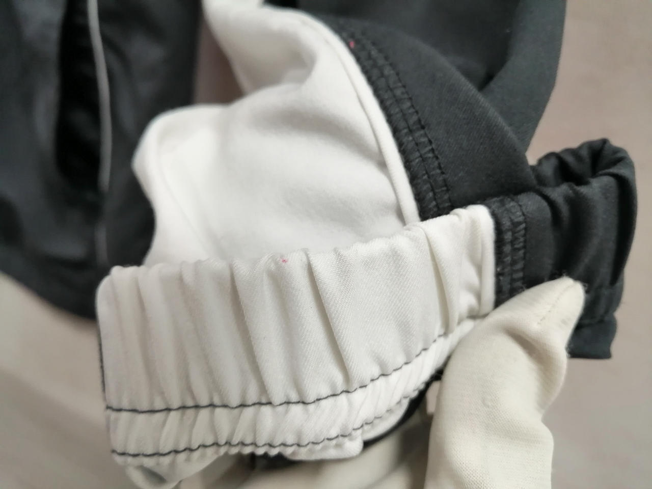 袖口内側汚れ有