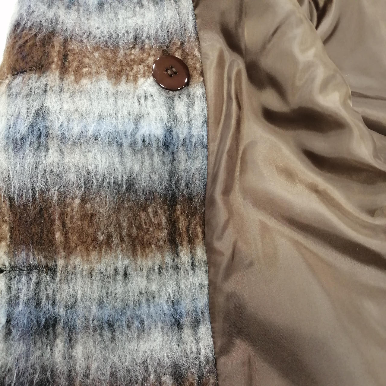 内側の下ボタン欠