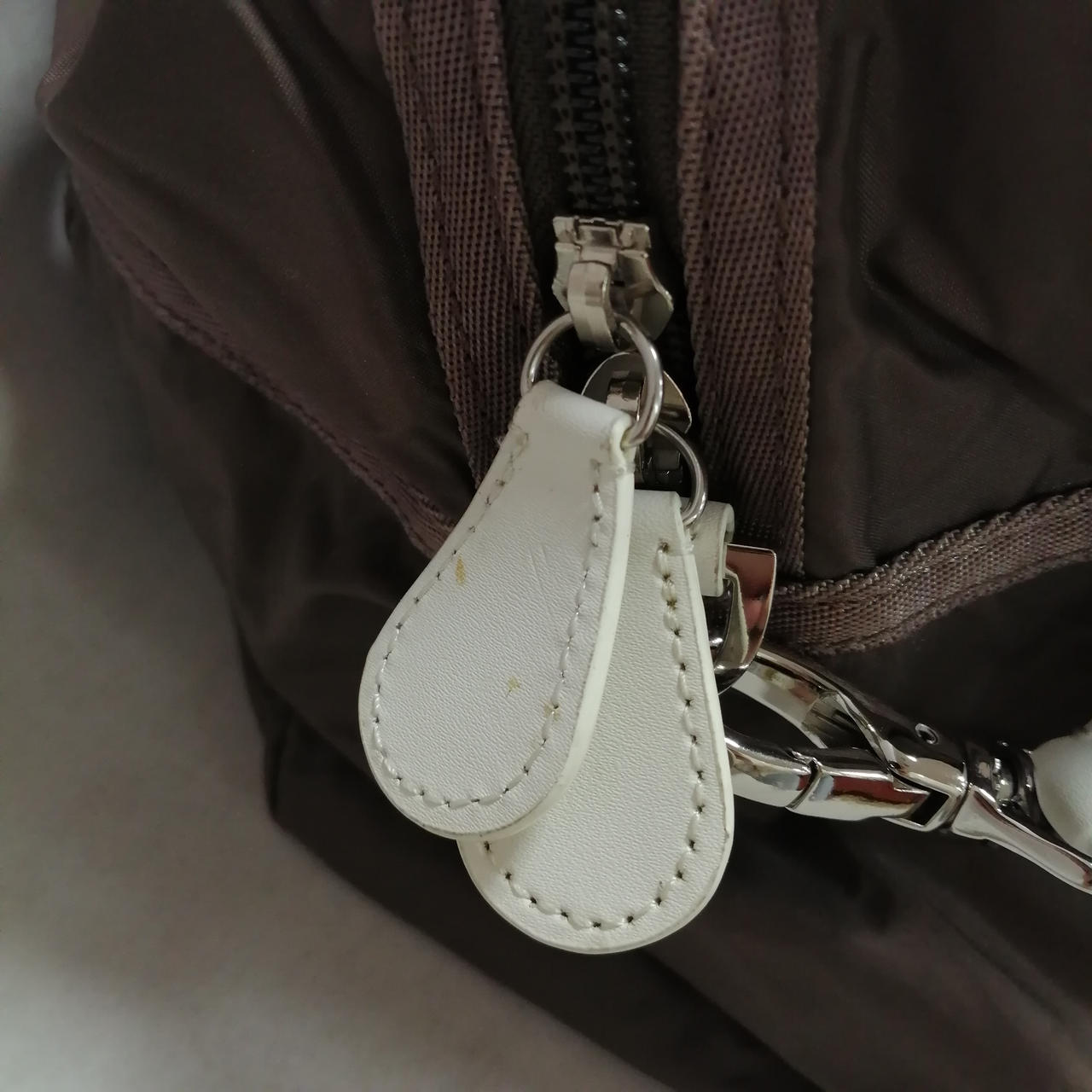 チャック部分お汚れあり