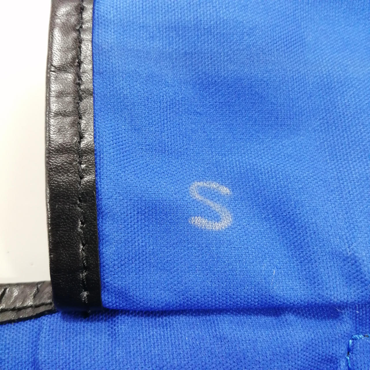 ポケット裏　イニシャル入