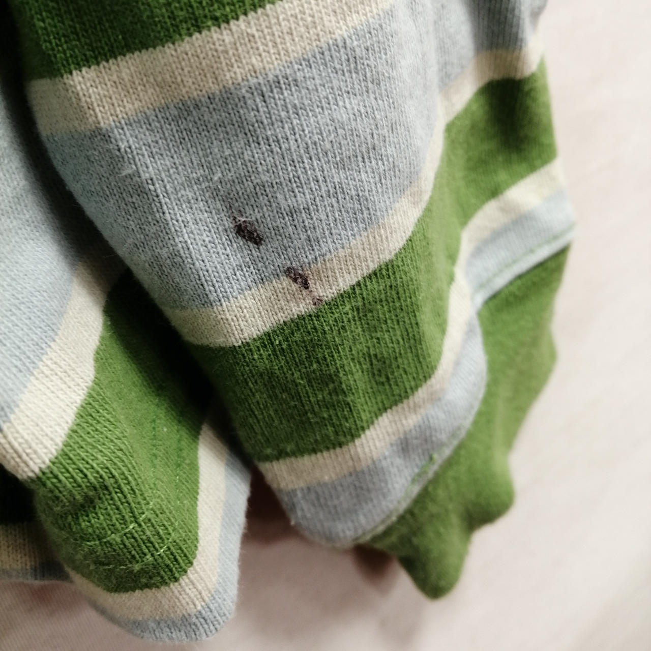 袖付近にシミ有