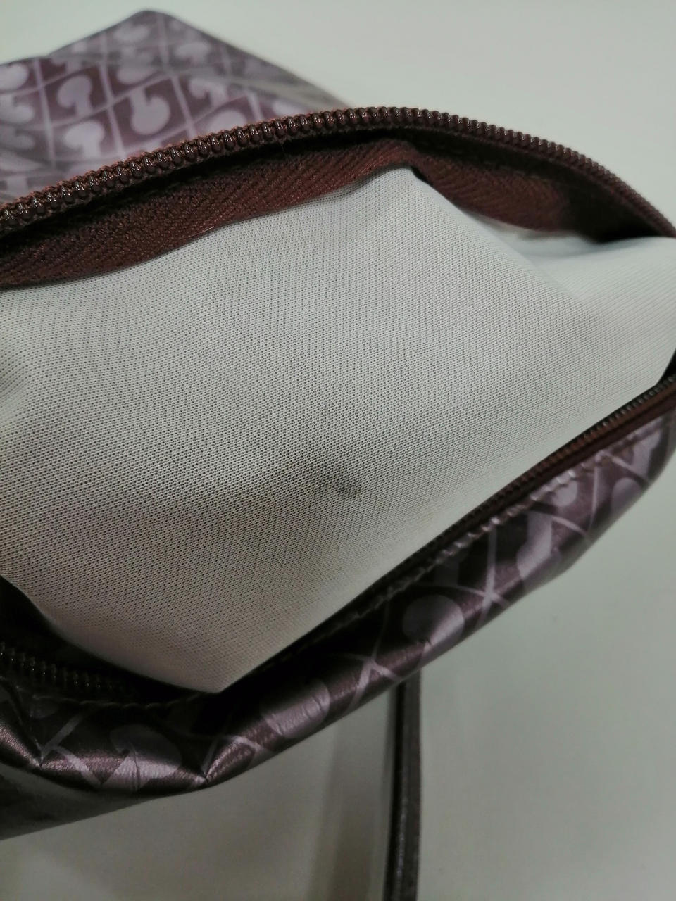 内側に薄いシミ有り