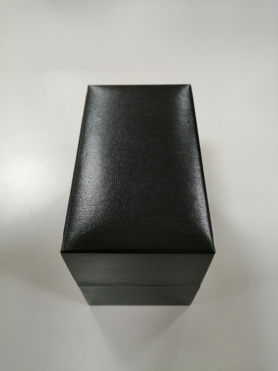 箱付きです。