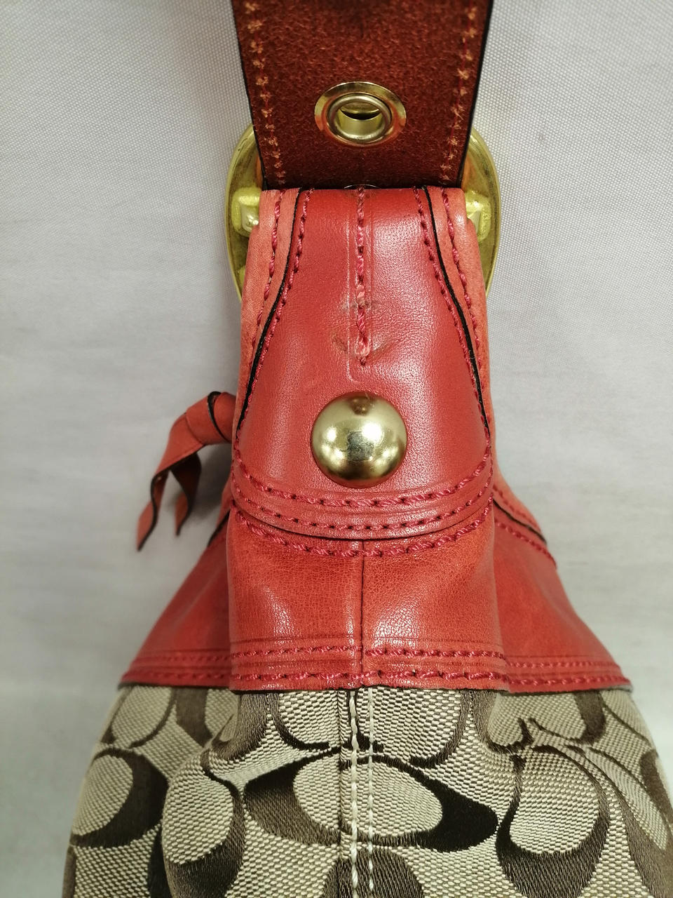 金色の丸い部分は擦れがございます