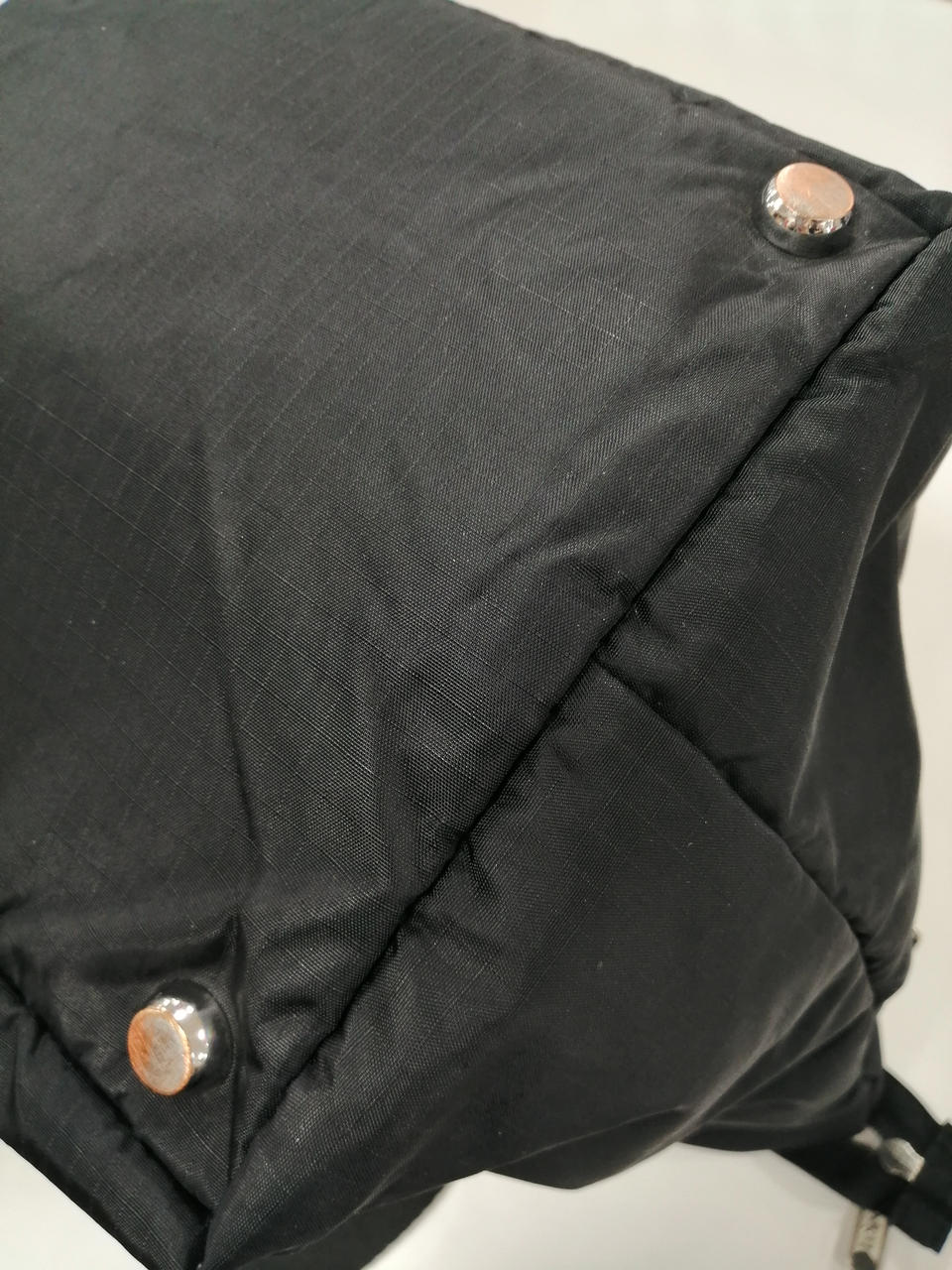 金具部分変色がございます