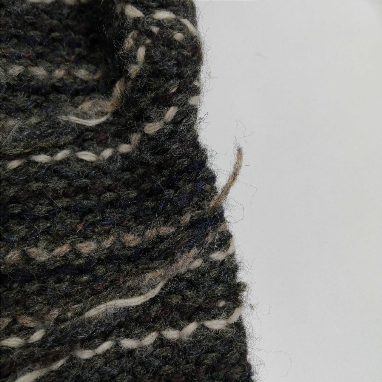 糸飛び出しあり