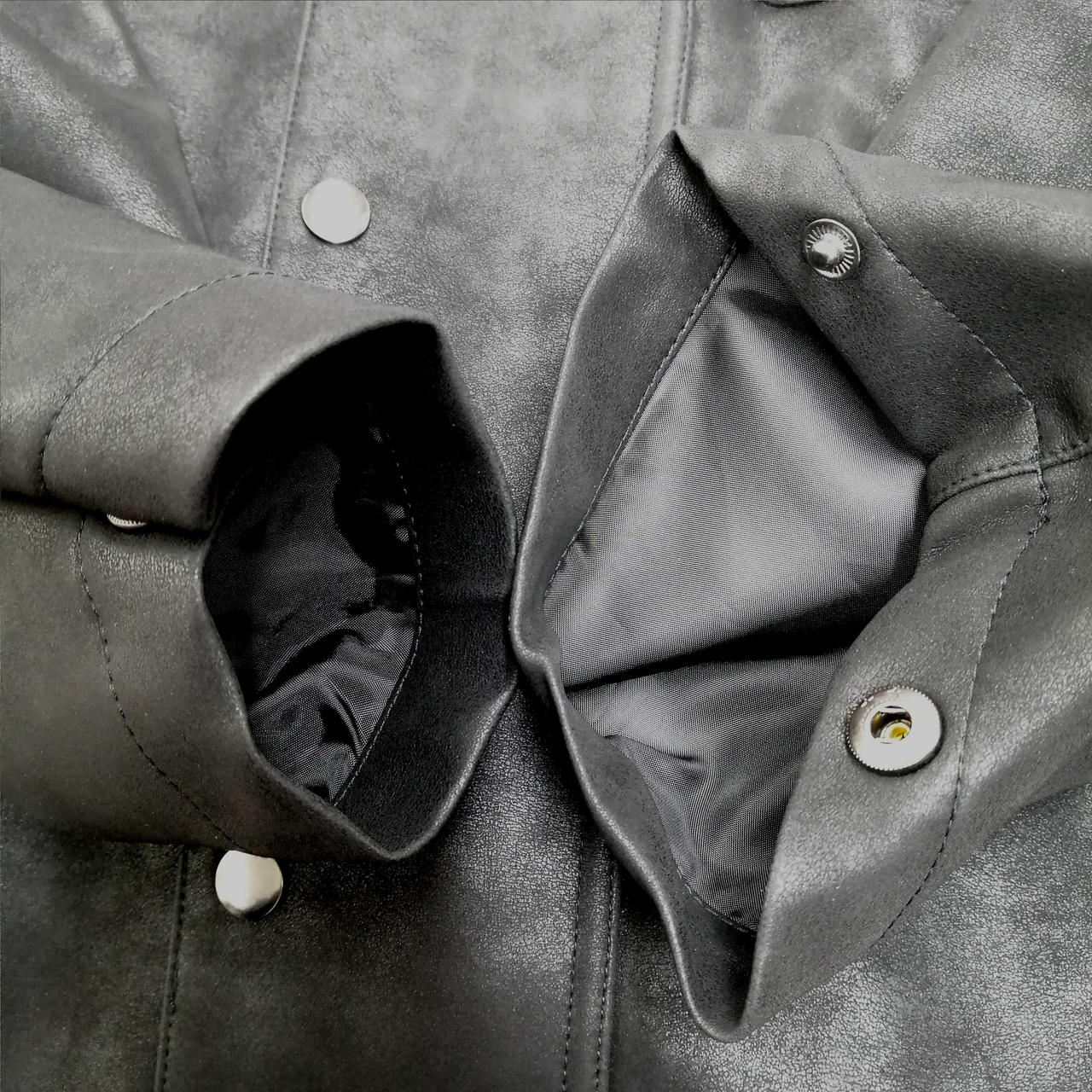 袖口ボタンあり