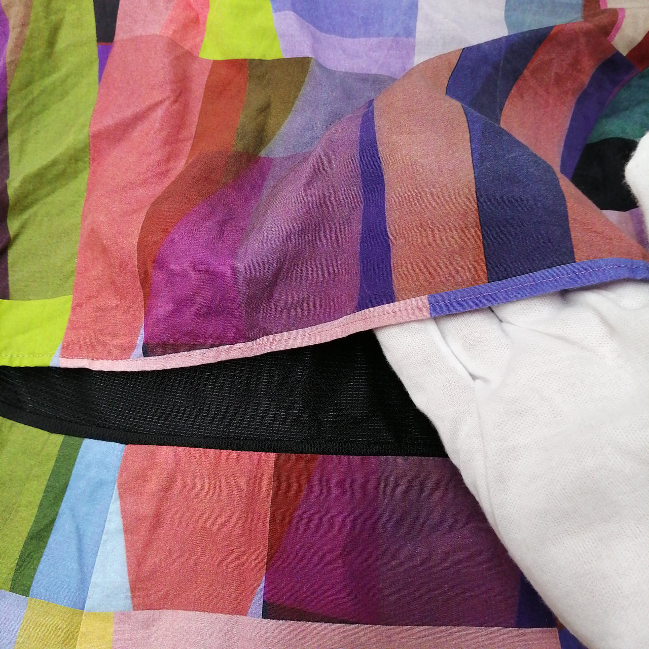 背中に切り替え部分ございます