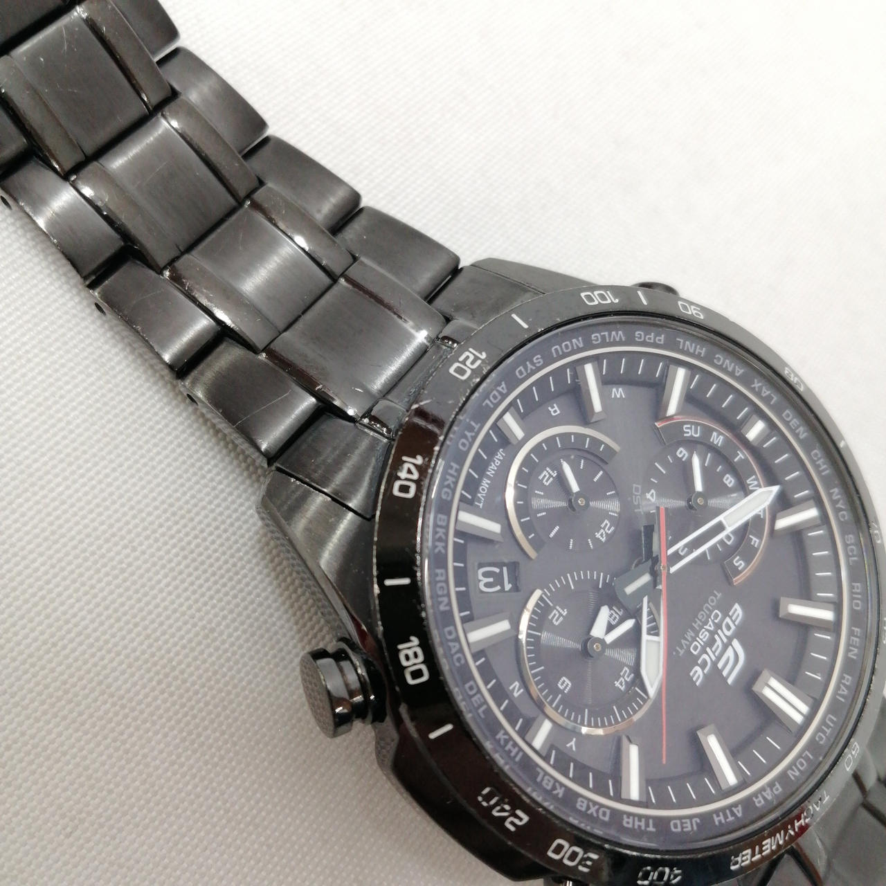 ベゼル部分に傷あり