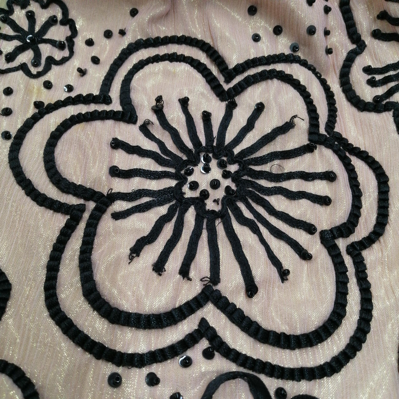 糸飛び出しあり