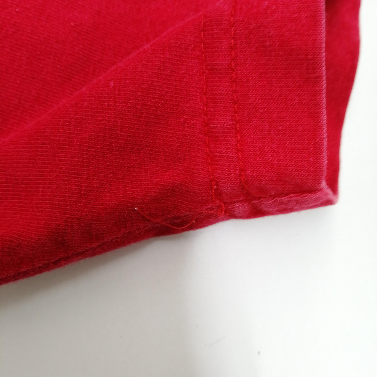 右袖口にほつれあり