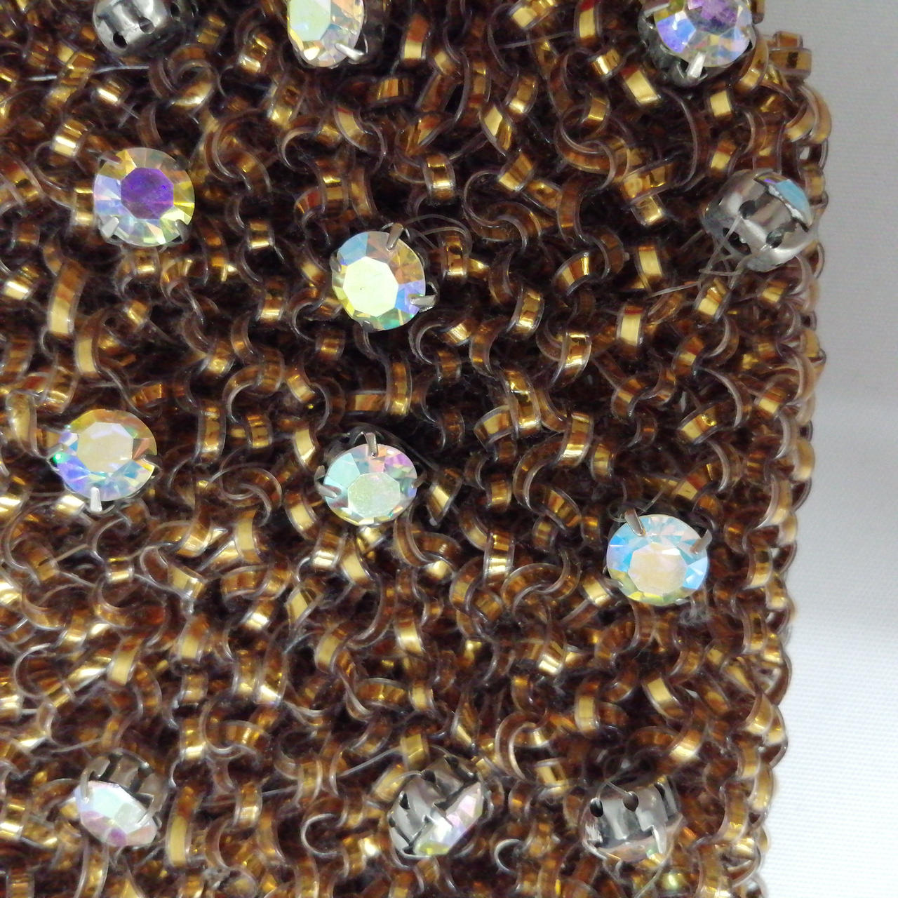 ストーンが取れかかっています