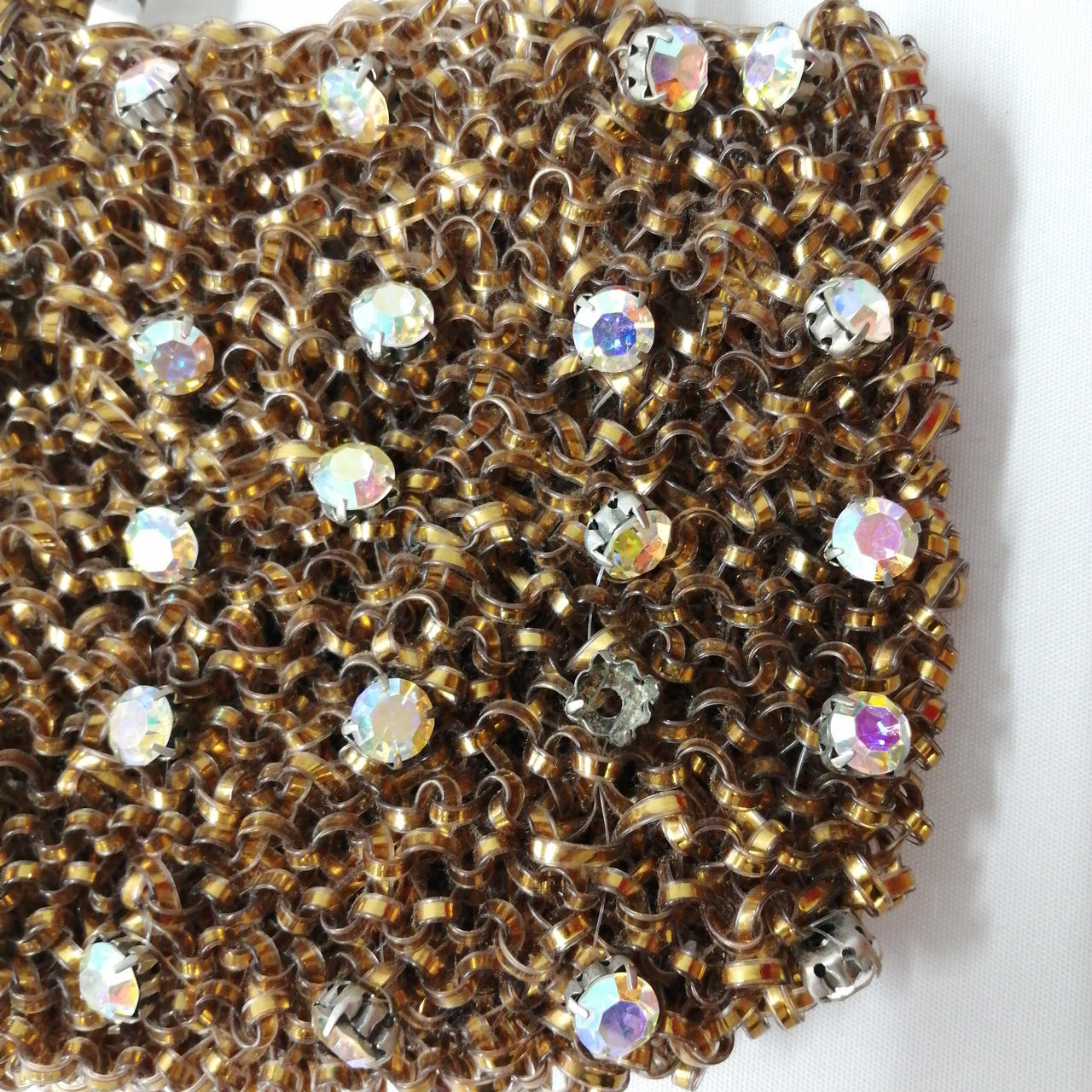 ストーンが取れかかっています