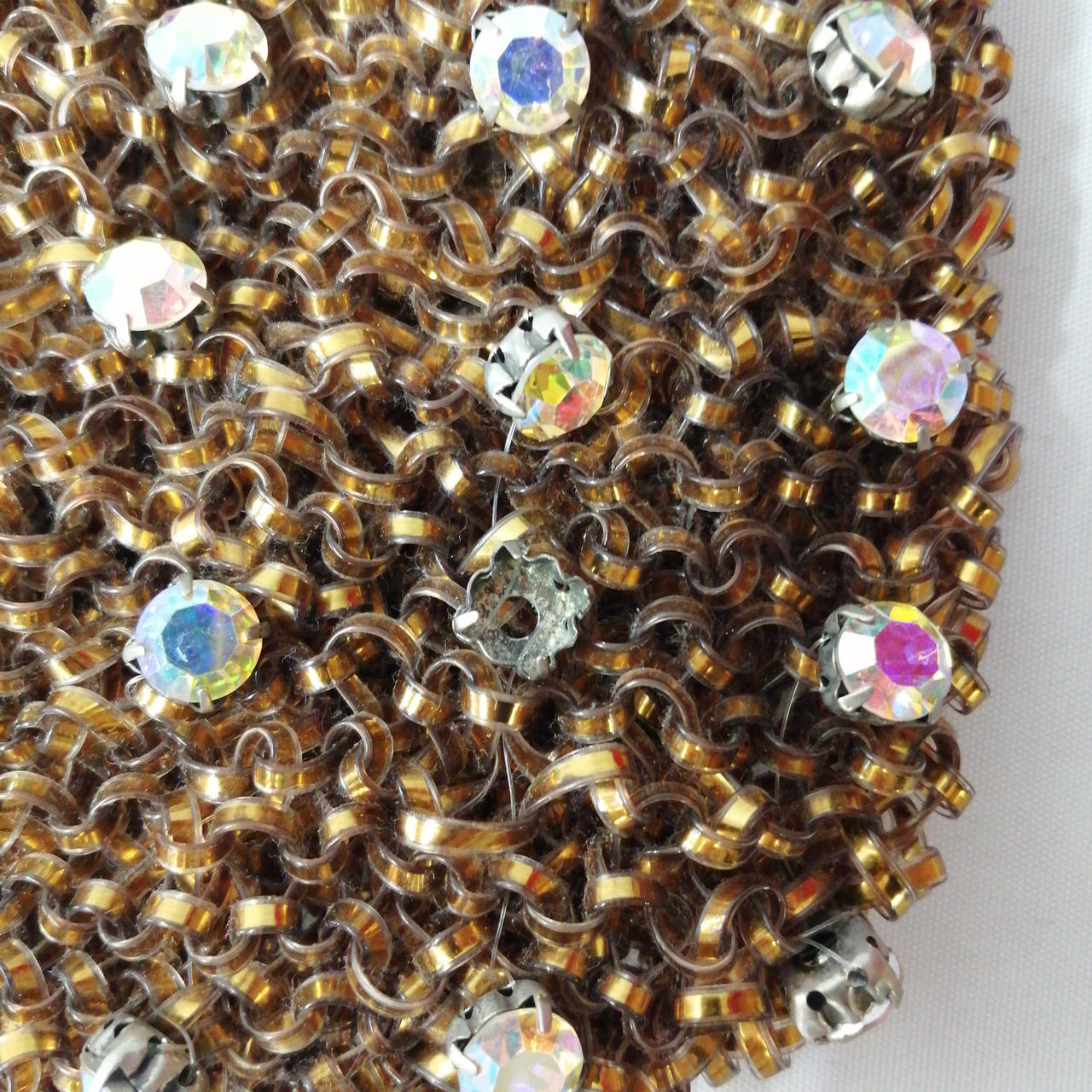 ストーンが1つ欠品しております