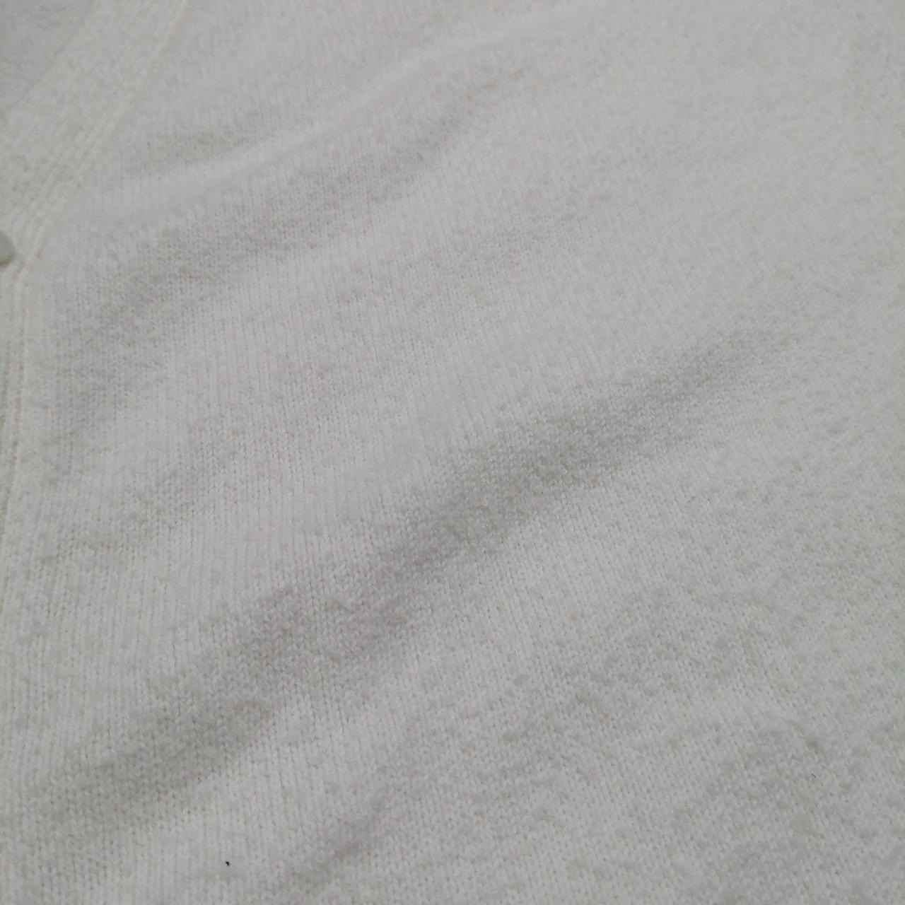 タオル地のように生地にでこぼこがあります