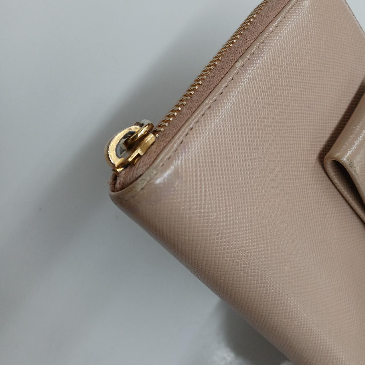 角擦れがございます