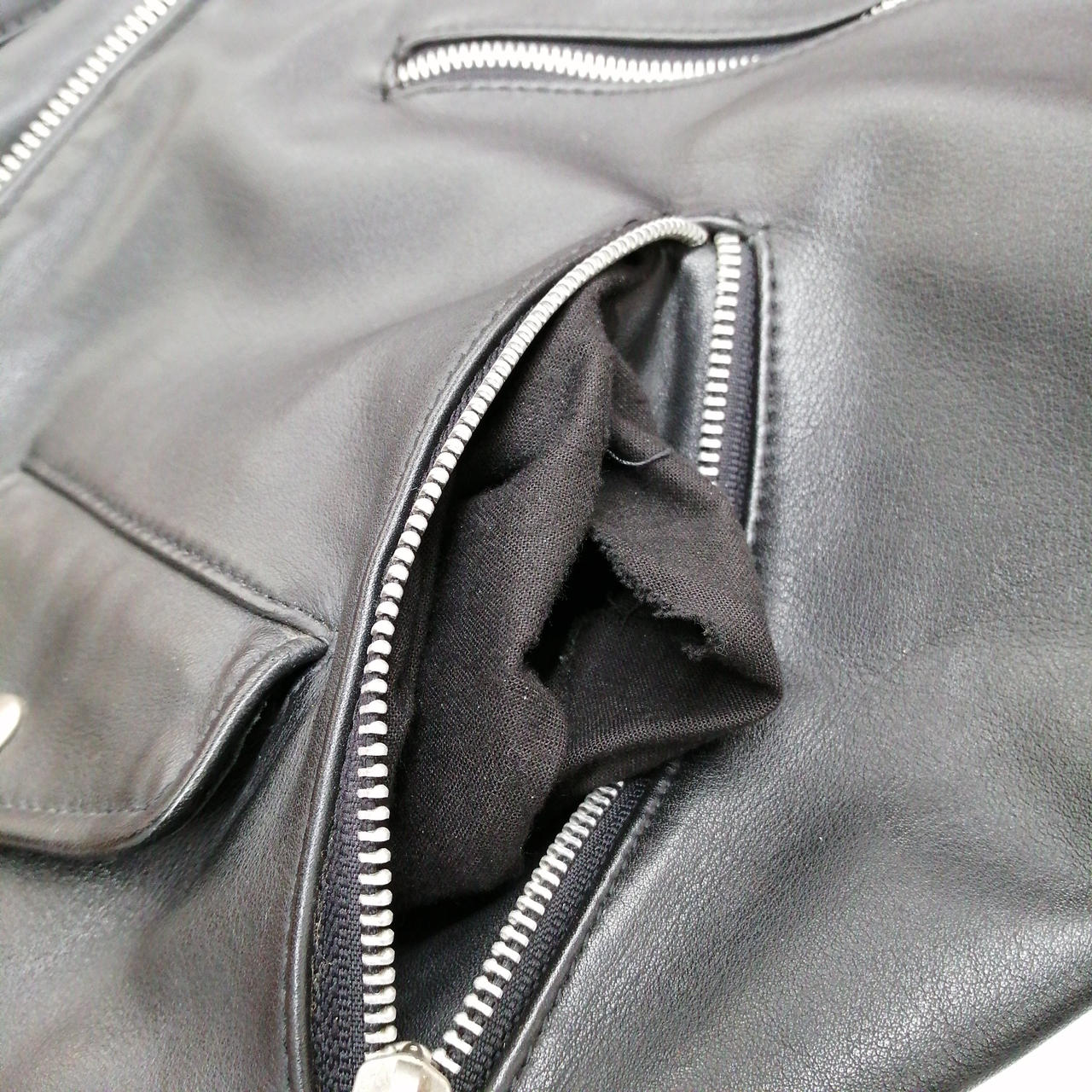 ポケット内布破れあり