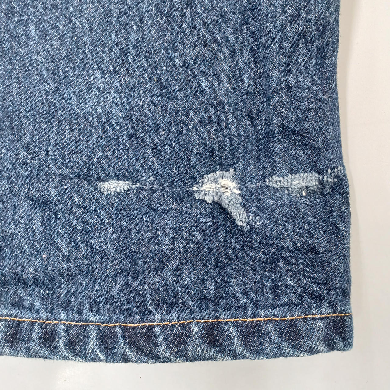 左足後ろ側 破れ