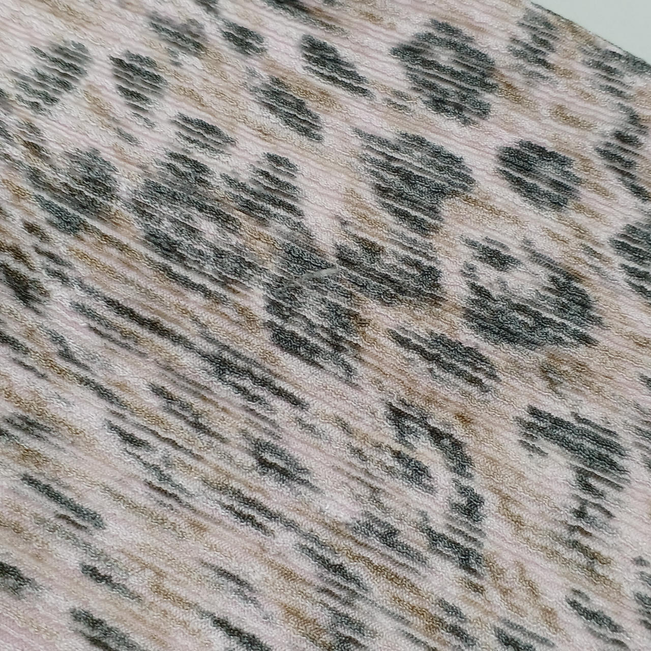 袖部分にほつれあり