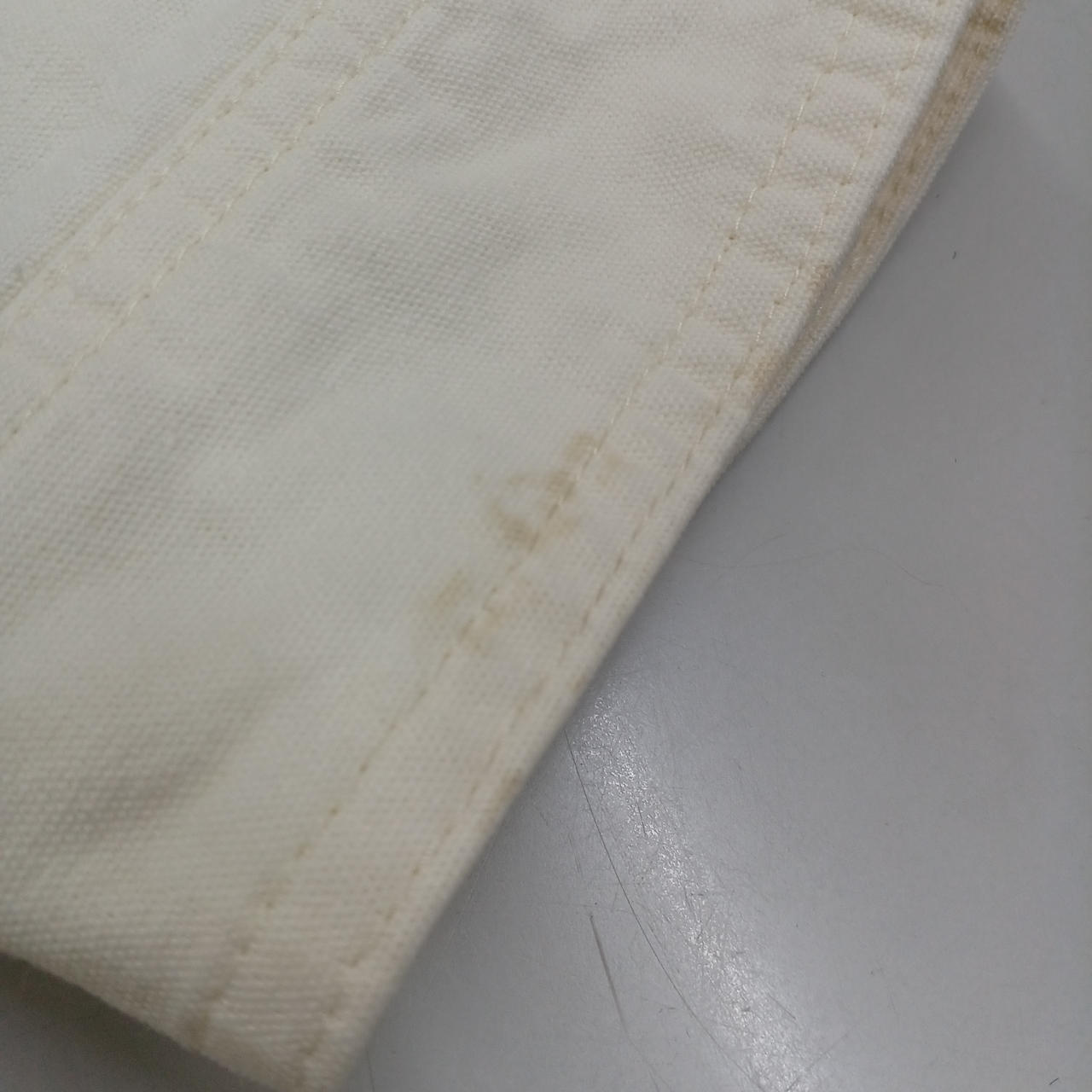 袖口汚れあり