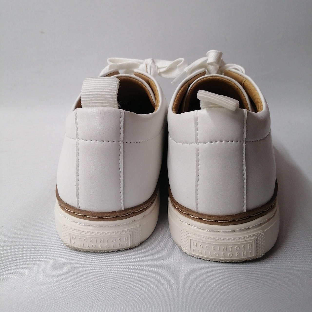 かかと汚れがございます