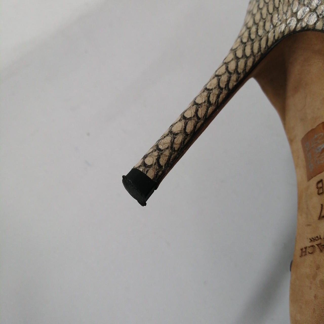 左足ヒールが減っております