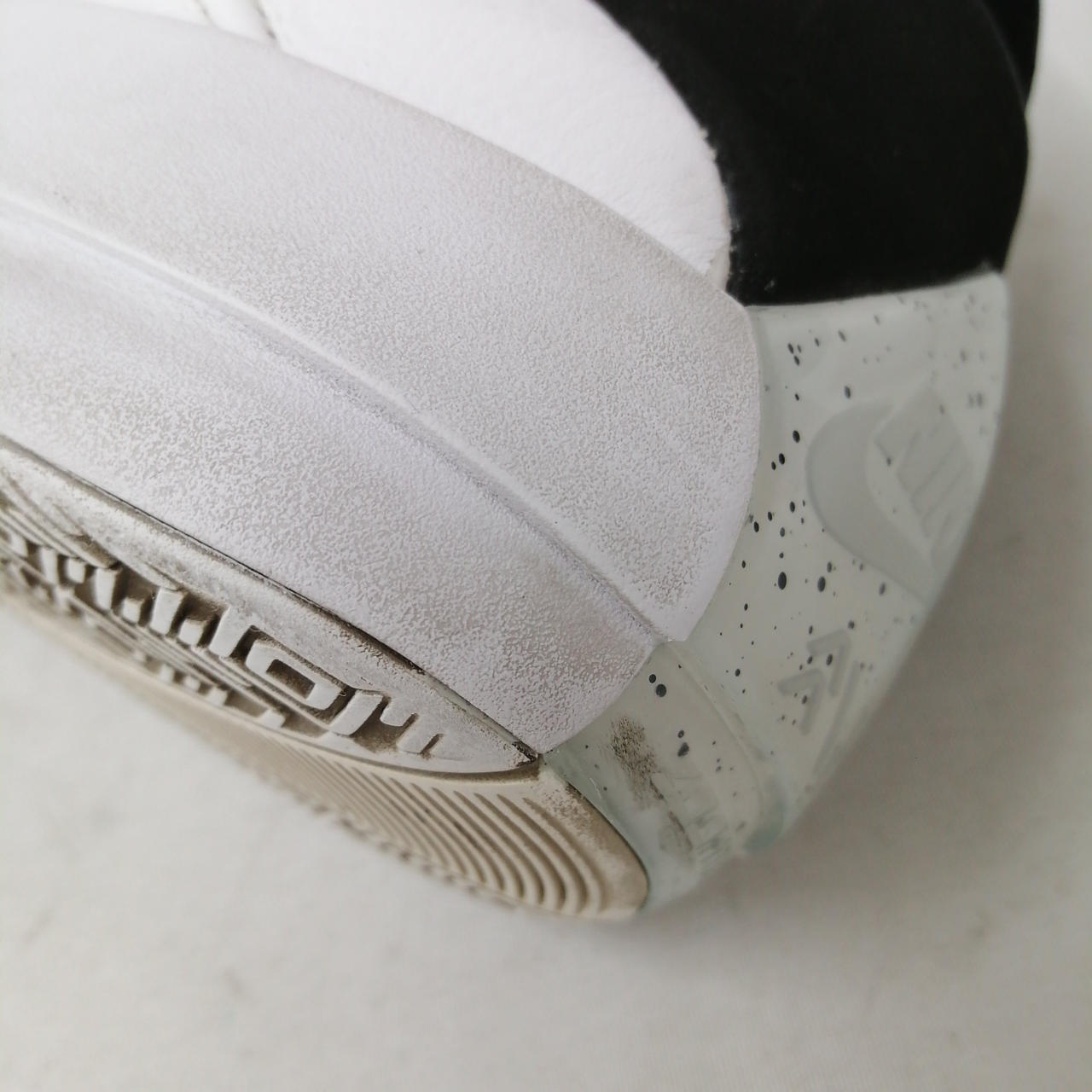 左足かかと汚れあり