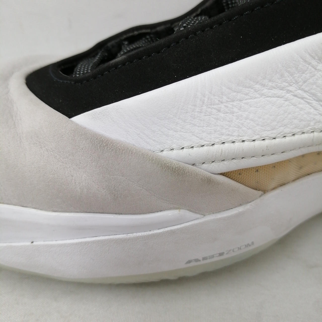 右足内側汚れあり