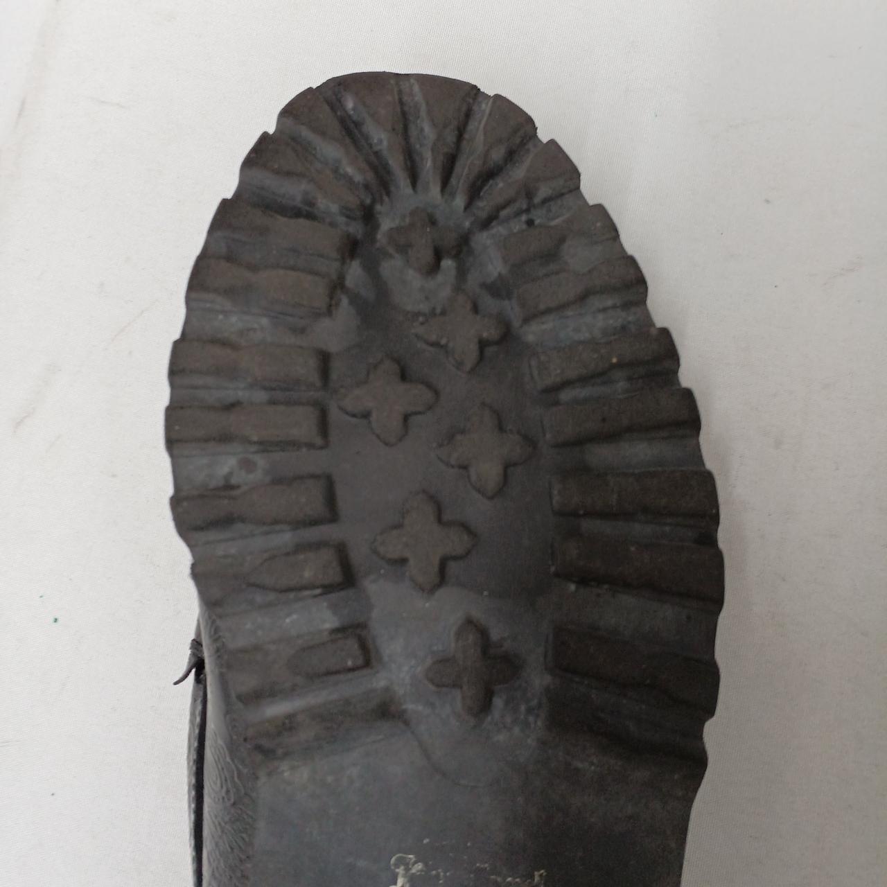 左足靴裏汚れあり