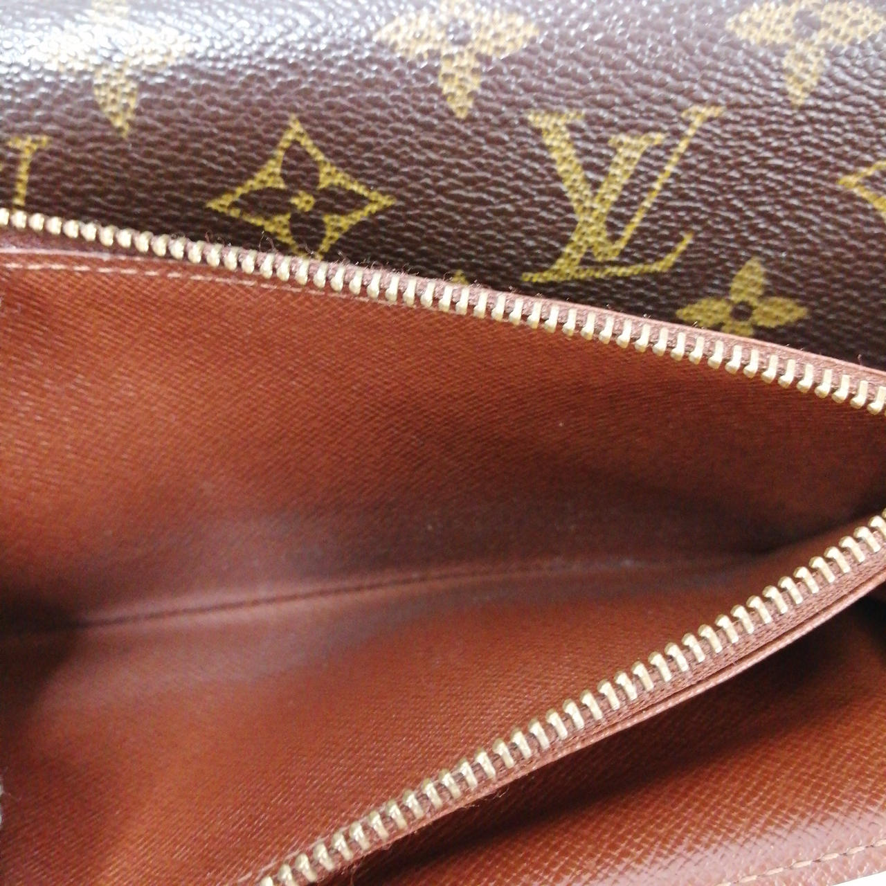 小銭入れの中汚れ