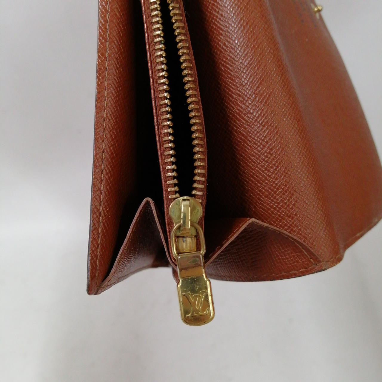 ファスナー擦れ