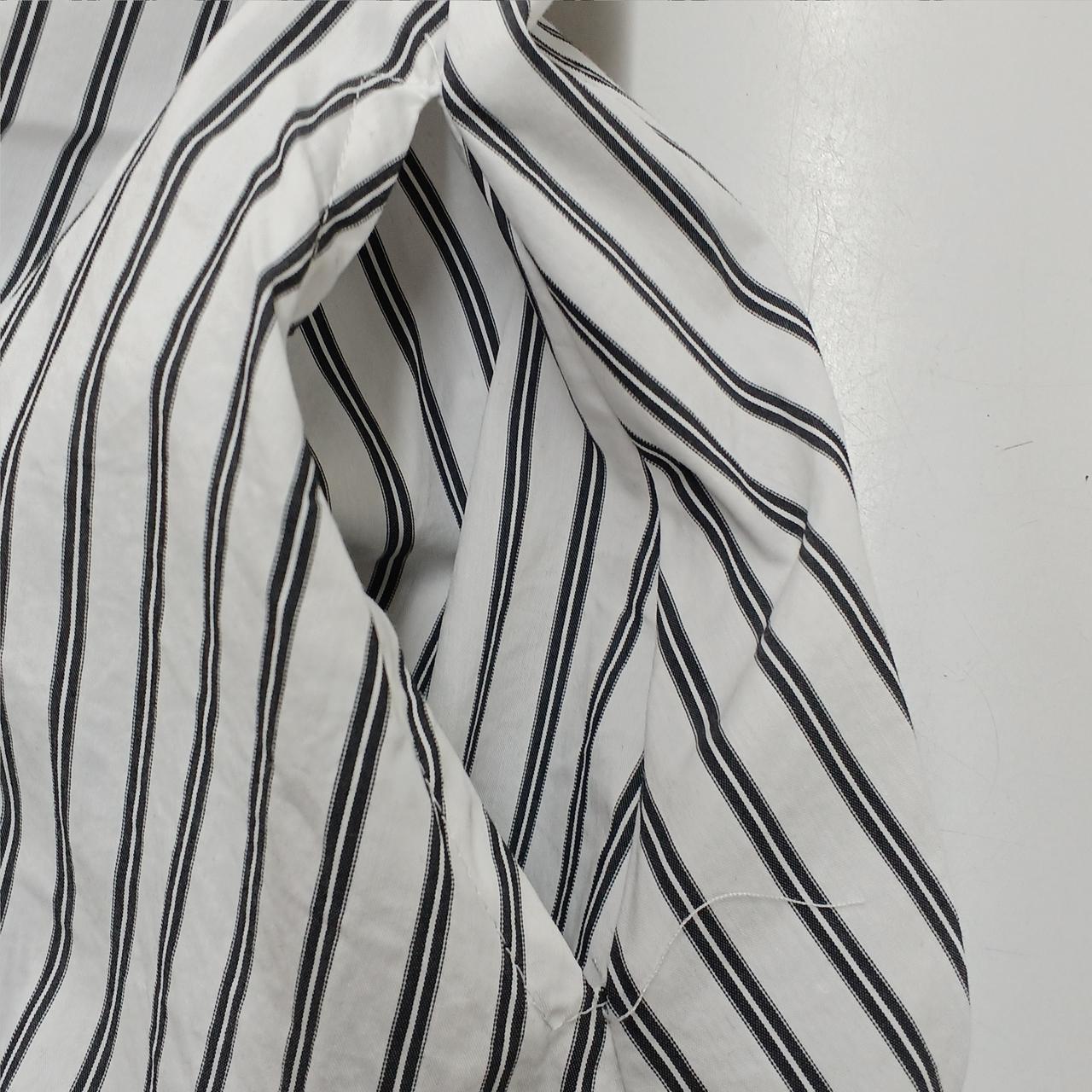 両脇にポケットあり