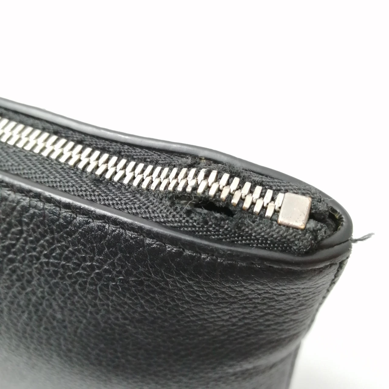 ファスナー破損