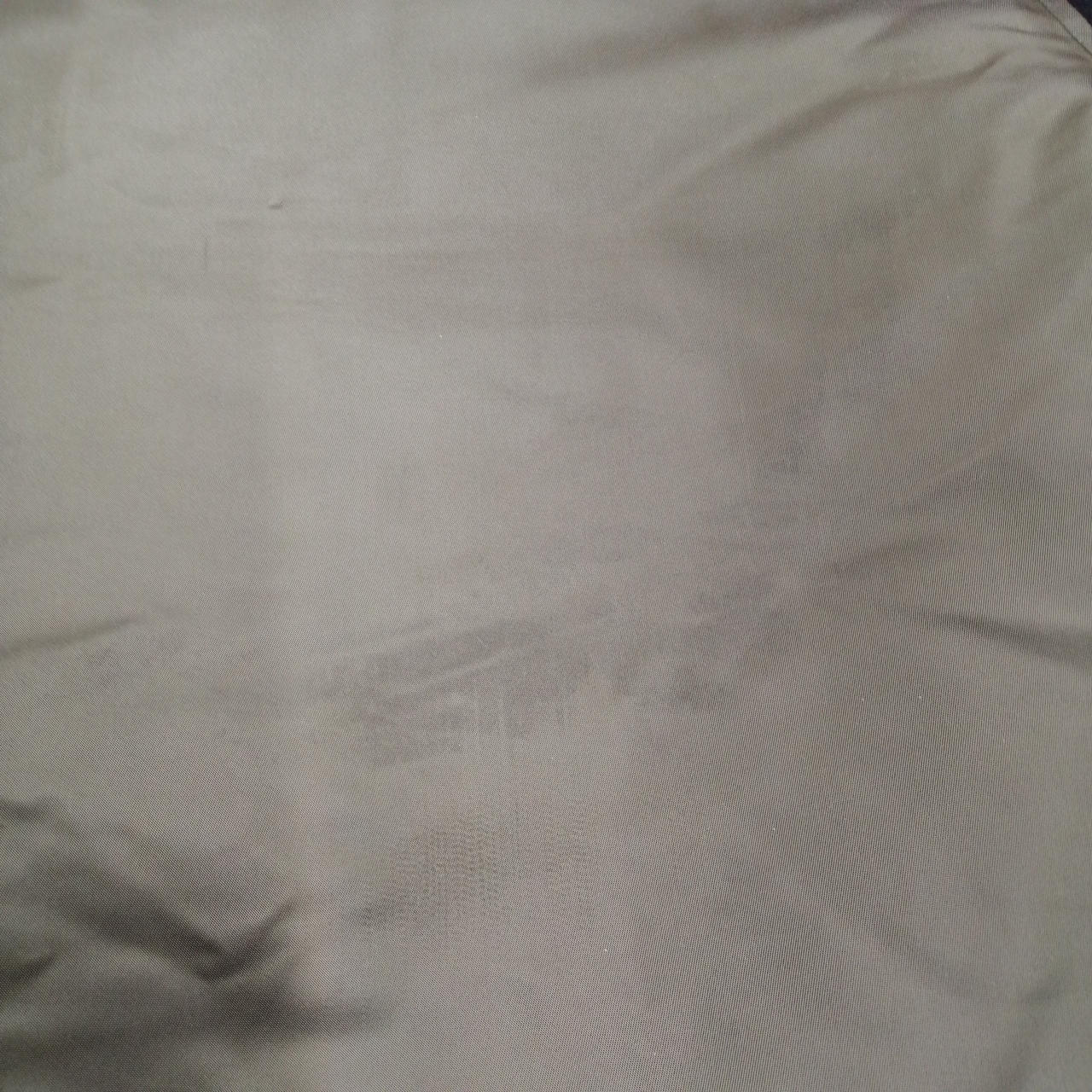 背面数カ所にお汚れがございます