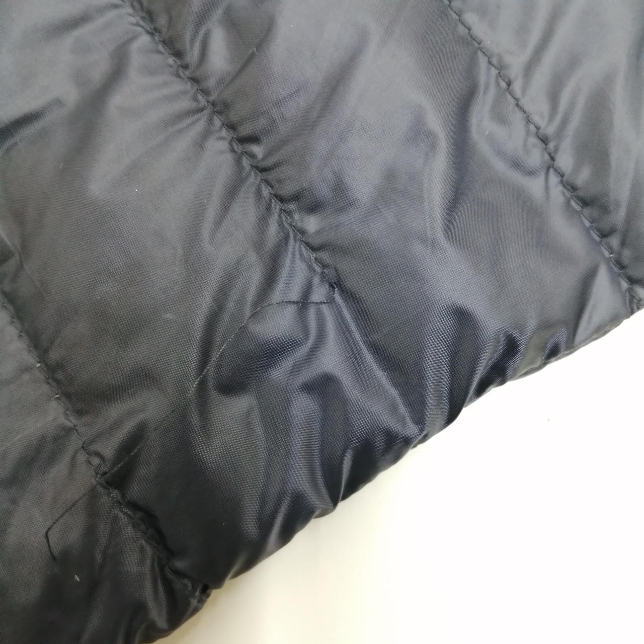 袖にほつれ有り