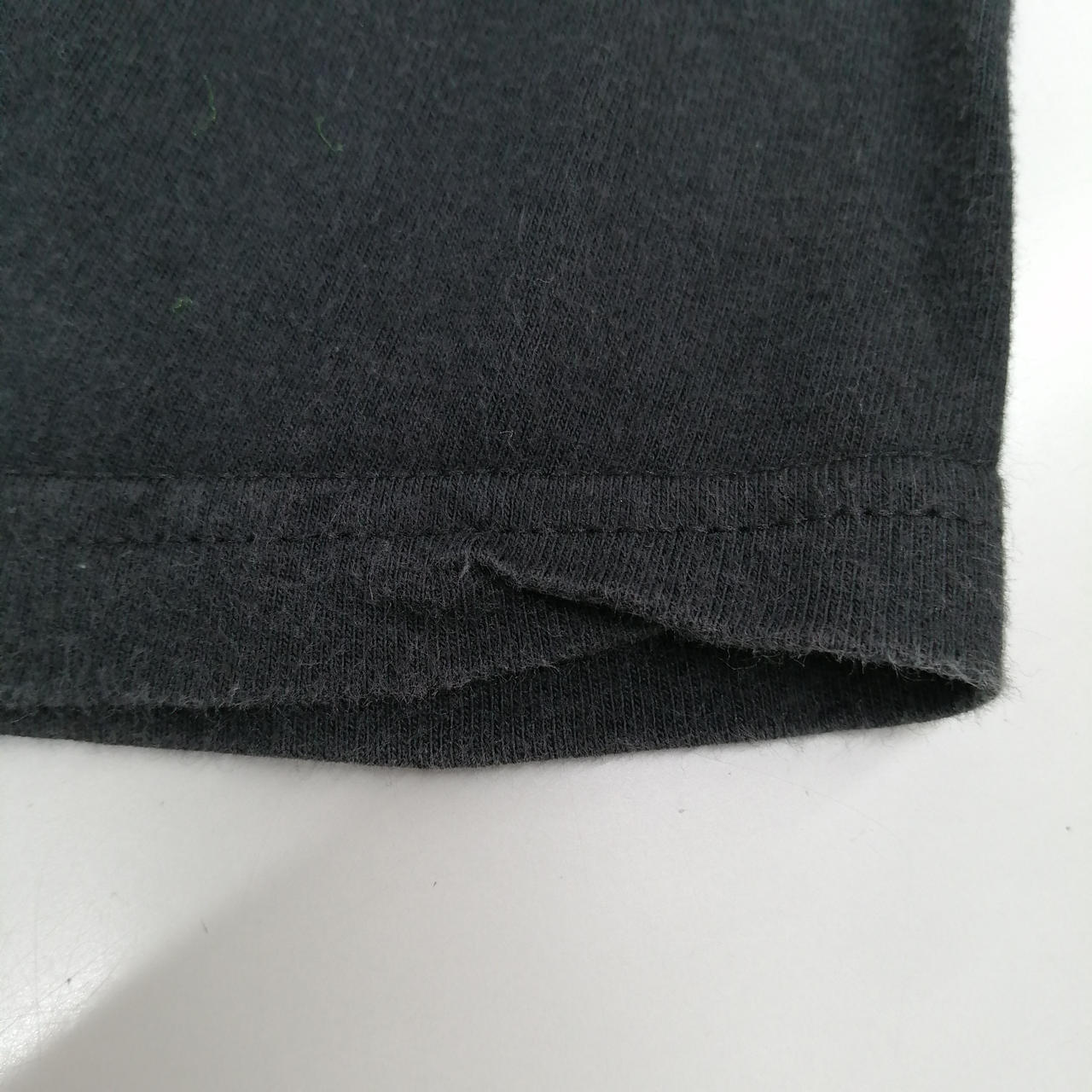 右後ろ裾、ねじれ