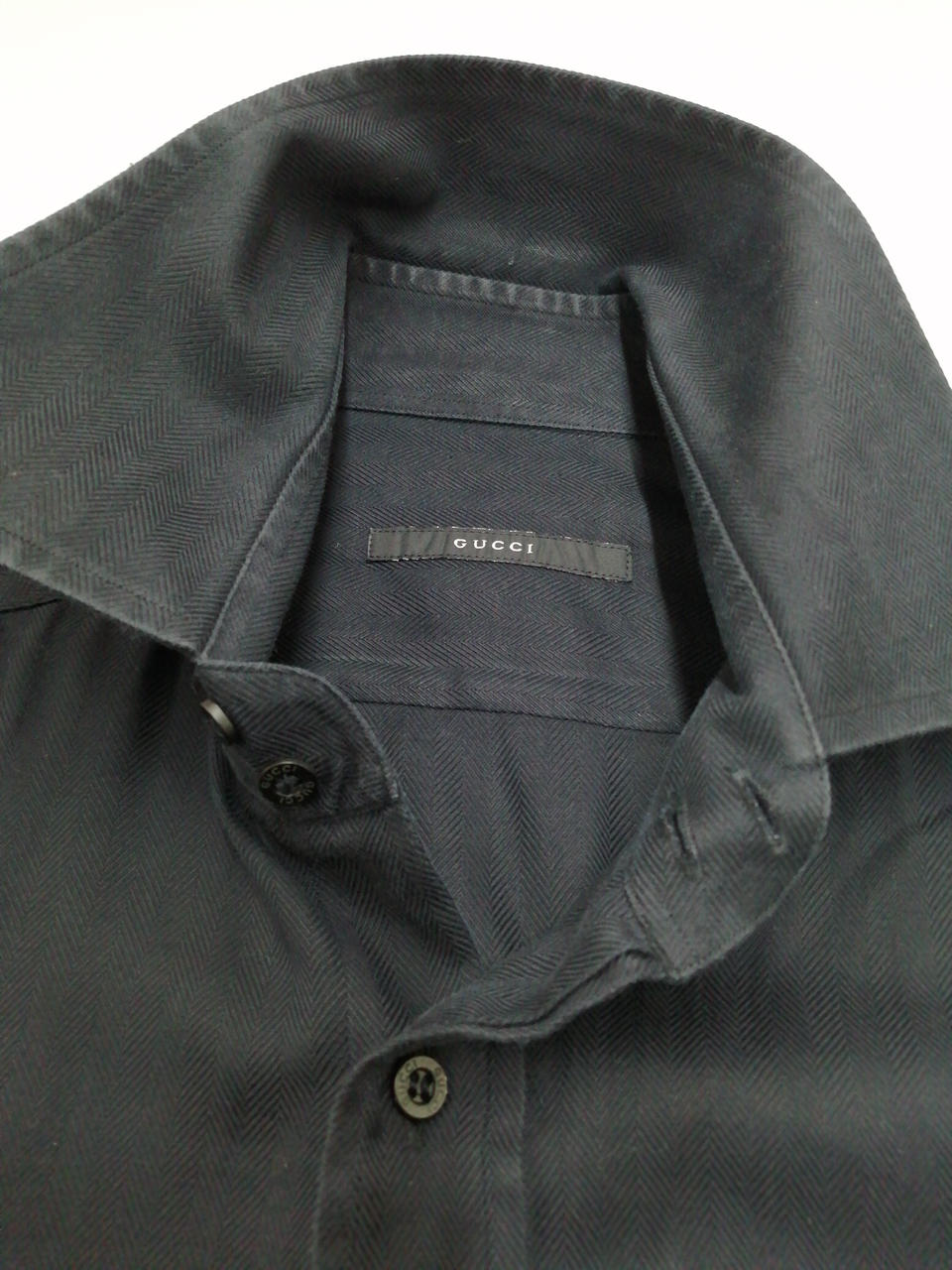 首元色褪せあり