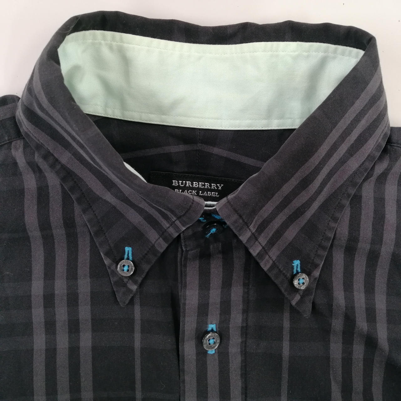 バーバリーブラックレーベル(BURBERRY BLACK LABEL)|ボタン