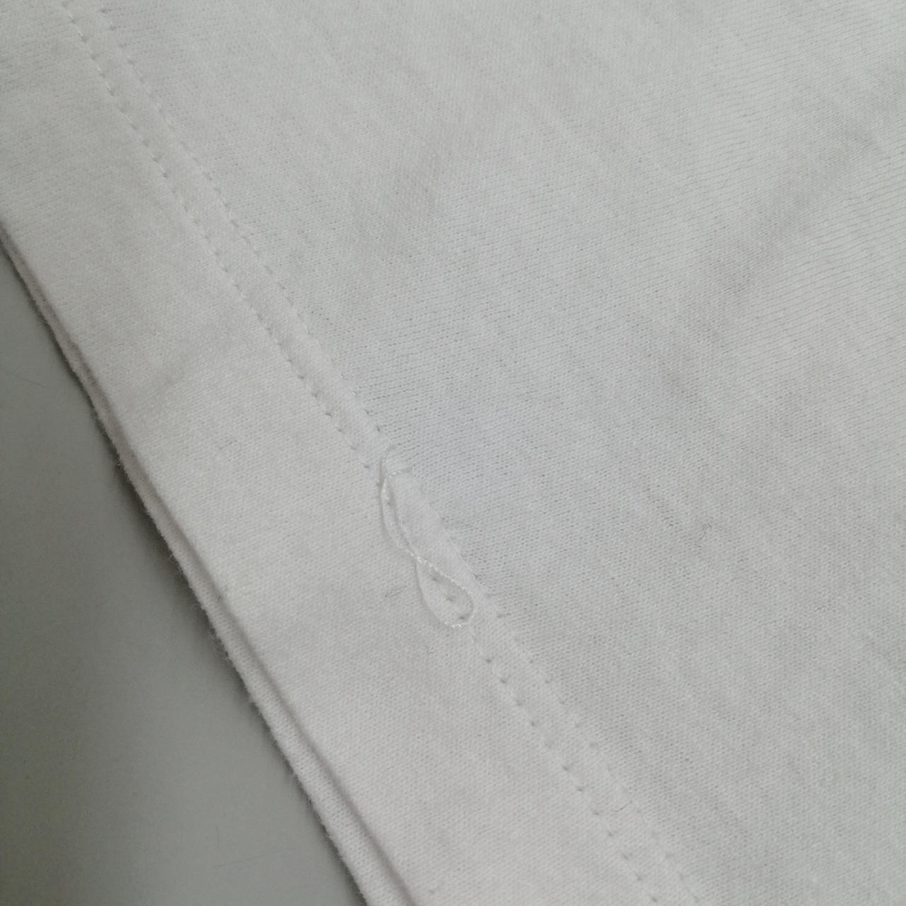 右袖に若干のほつれあり