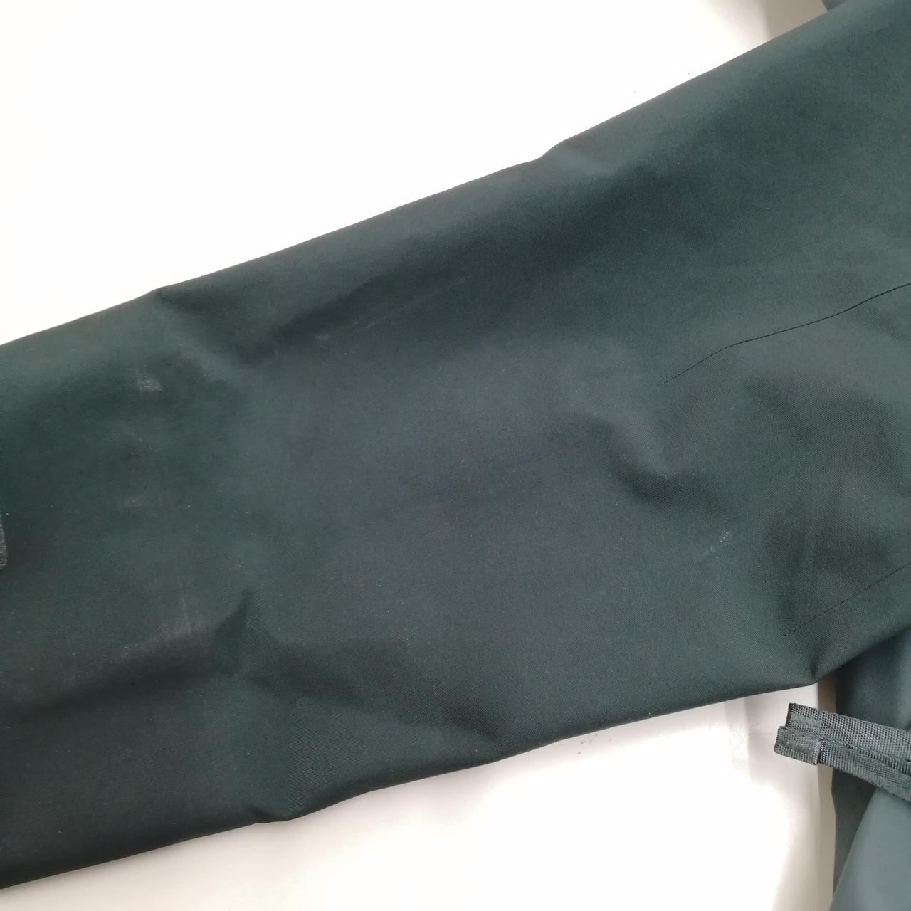 袖口に汚れあり