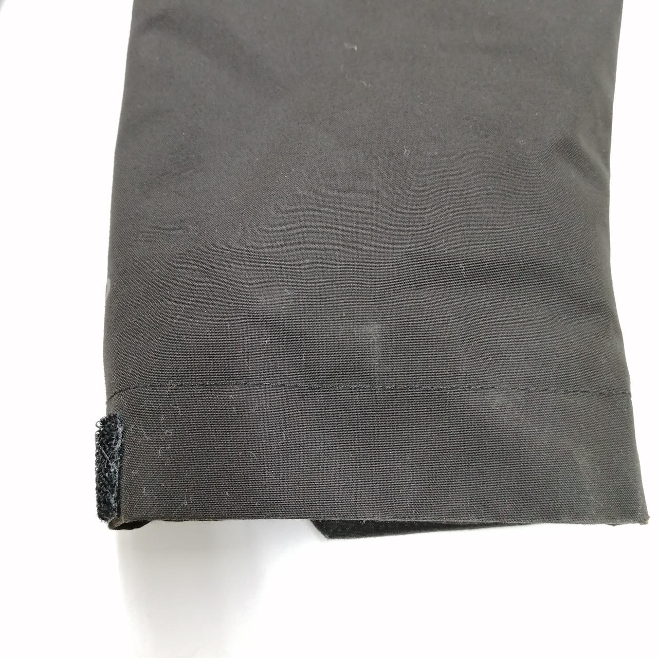 袖口に汚れあり