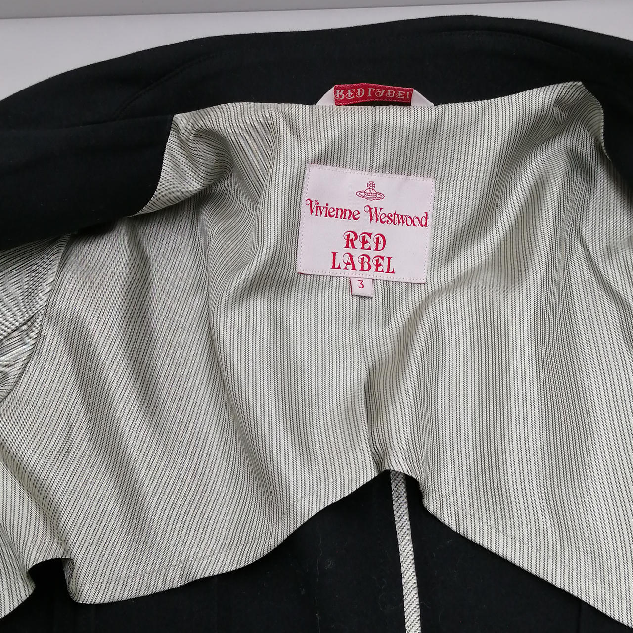 背中部分と腕部分のみ裏地あり