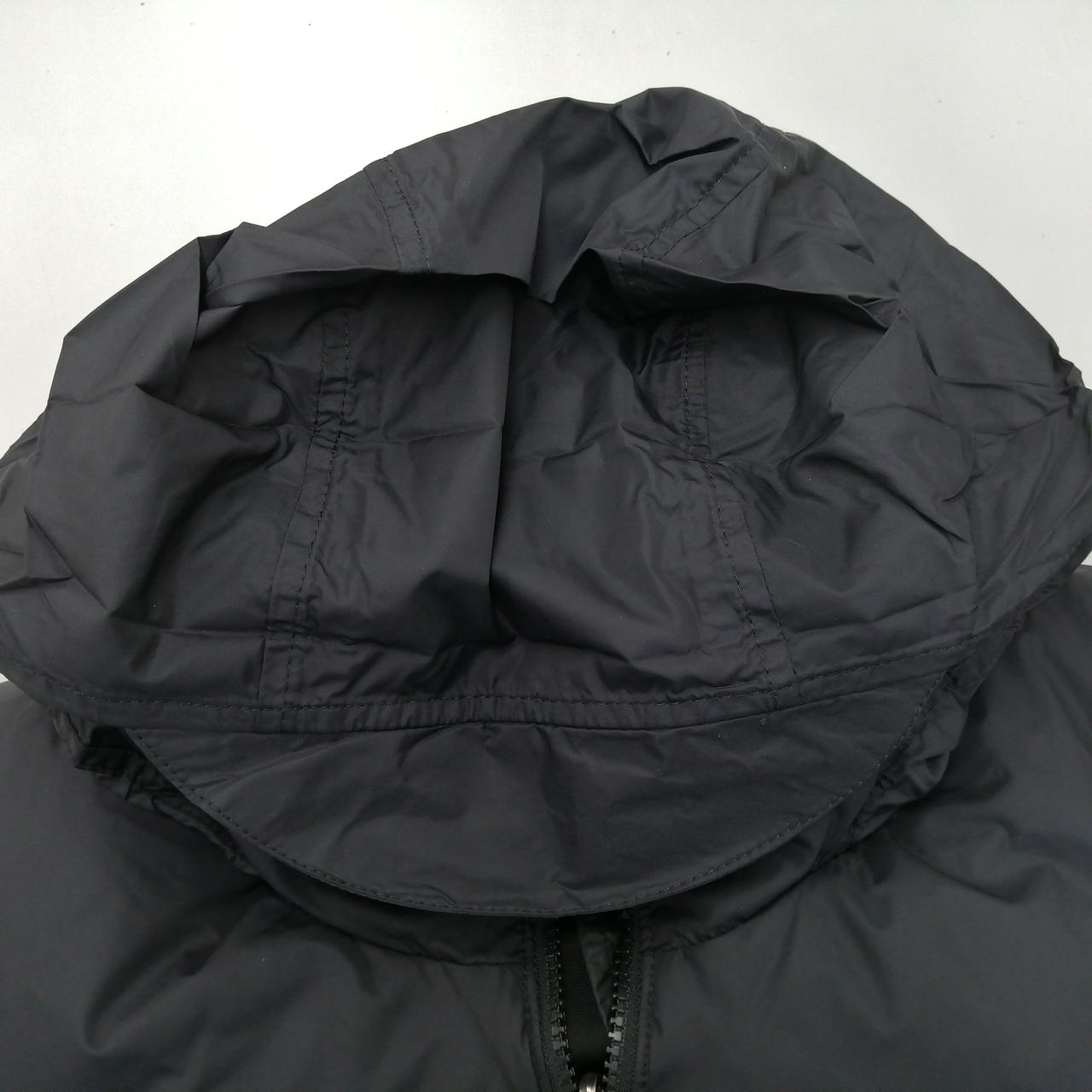 フード収納可能