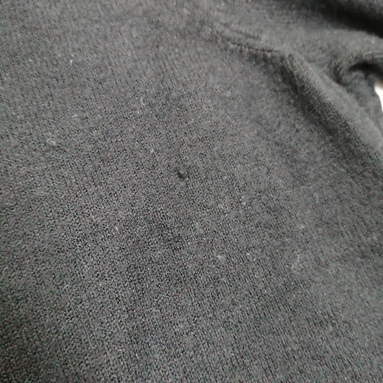 左胸付近引っ掻き